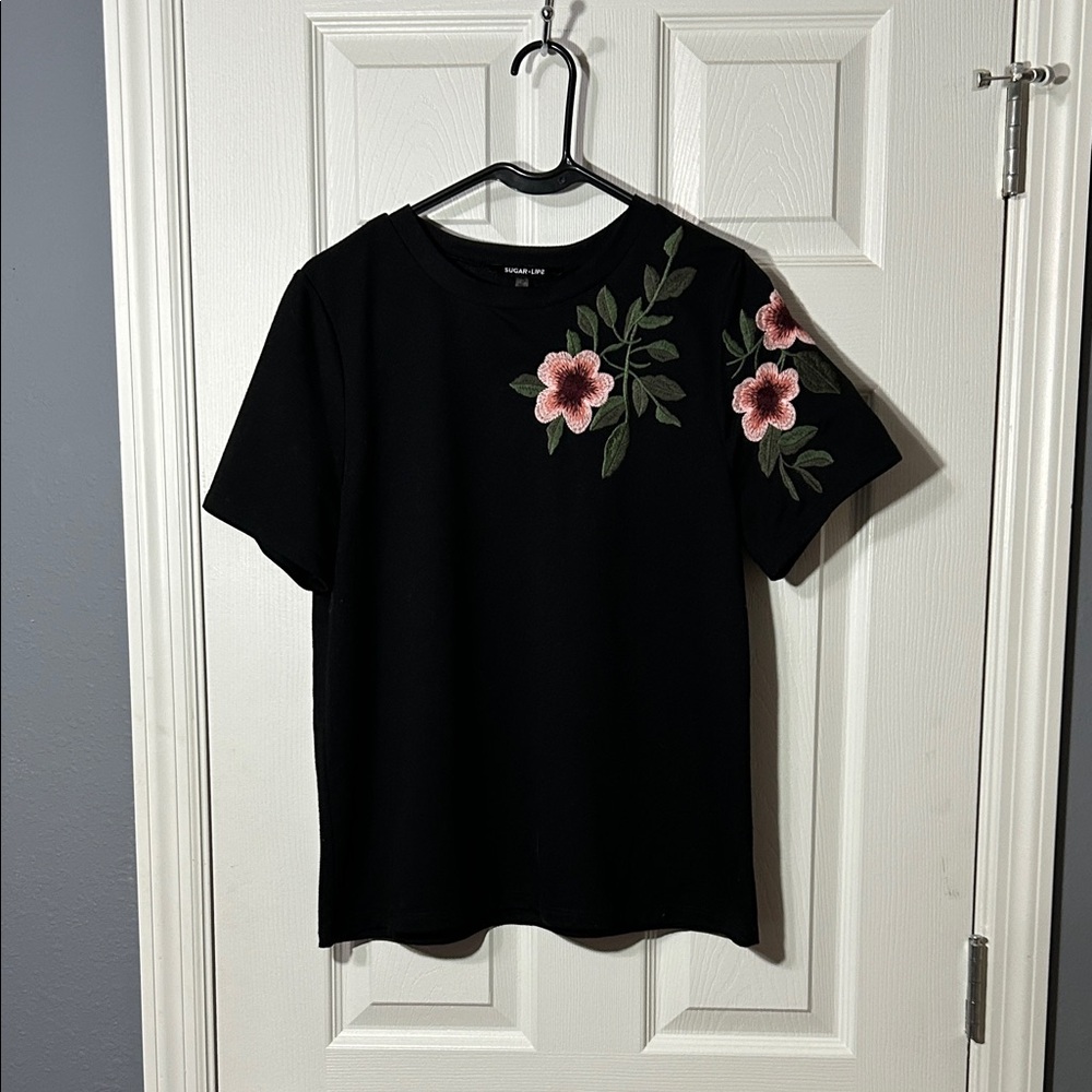 Sugarlips Black Tee with Pink Floral Embroidery Women’s size medium